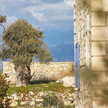 Orelia Cretan Deluxe Apartments Kamilari Luaran gambar