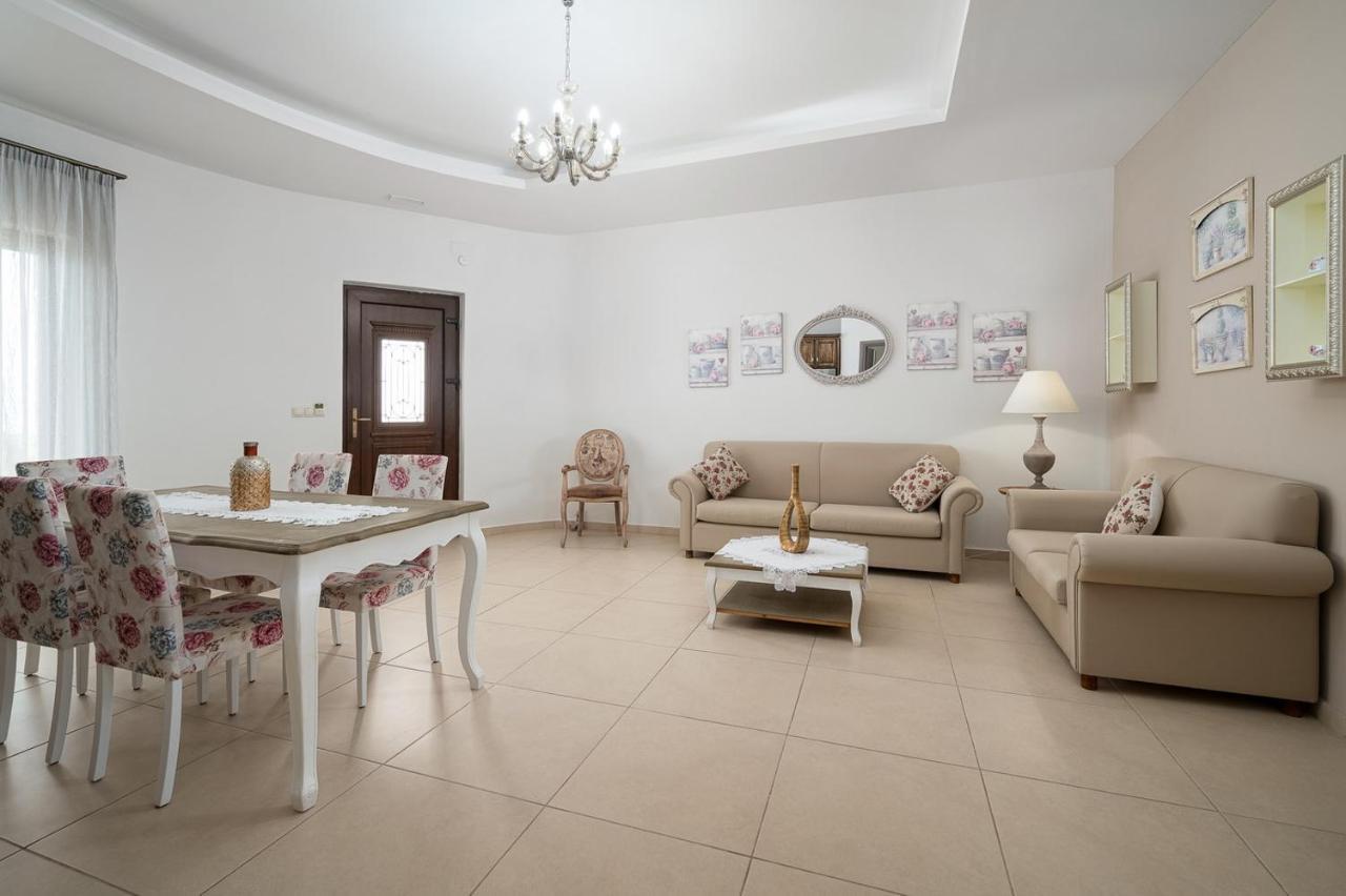 Orelia Cretan Deluxe Apartments Kamilari Luaran gambar