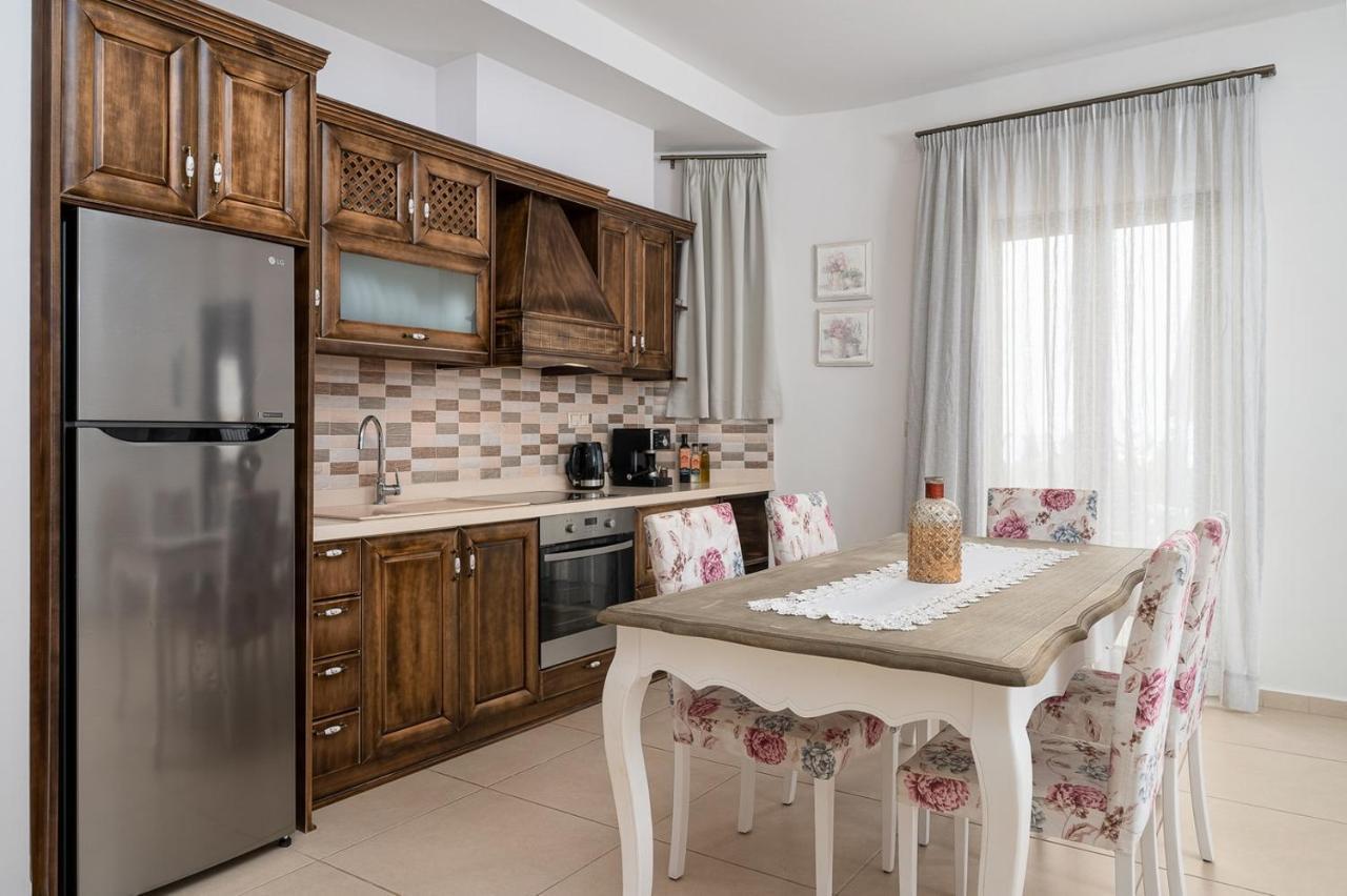 Orelia Cretan Deluxe Apartments Kamilari Luaran gambar